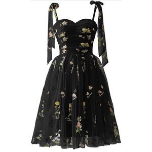Women’s short floral embroidery dress